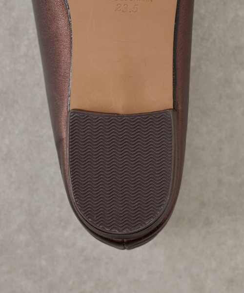 BEARDSLEY(ビアズリー)の「【Colorer./クロレ】フラットパンプス:すぐにお届け!made in JAPAN 履きやすさに感動(パンプス・レディース・ブラウン/シルバー・22.5/23/23.5/24/24.5)」の13枚目の写真