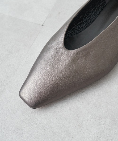 BEARDSLEY(ビアズリー)の「【Colorer./クロレ】フラットパンプス:すぐにお届け!made in JAPAN 履きやすさに感動(パンプス・レディース・ブラウン/シルバー・22.5/23/23.5/24/24.5)」の17枚目の写真