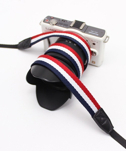 Fun & Daily(ファンアンドデイリー)の「F&D : トリプルカラーカメラストラップ(カメラ/カメラグッズ・メンズ・グリーン/レッド/ネイビー/トリコロール/ブラウン・FREE)」の5枚目の写真