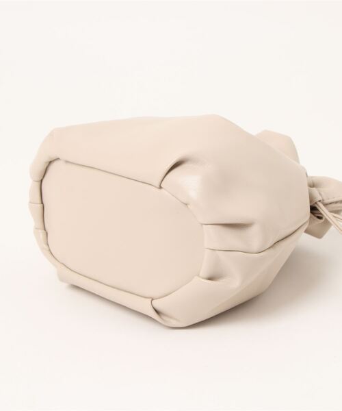 apres jour mignon(アプレジュールミニョン)の「【apresjour mignon×ARIAZ】巾着ショルダーバッグ(ショルダーバッグ・レディース・アイボリー/ブラック・ONESIZE)」の5枚目の写真