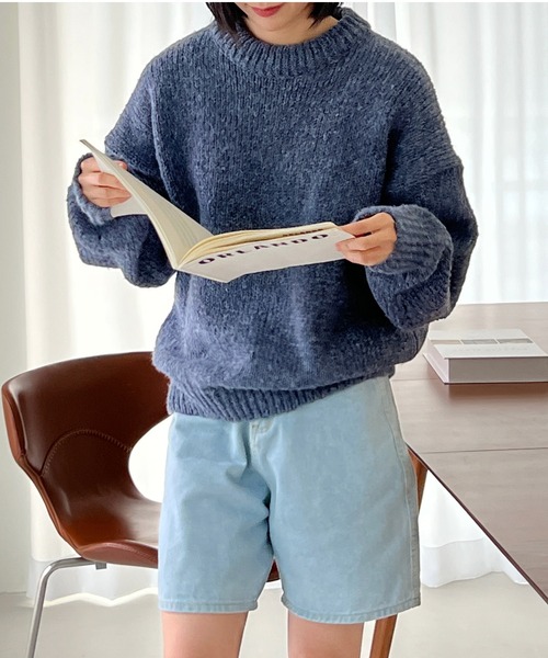 by muni:r（バイ ムニール）の「オーバーフィットラウンドカラーニット（ニット/セーター・レディース・グレー/ピンク/ブラウン/ベージュ/ダークブルー/チャコール・FREE）」の5枚目の写真