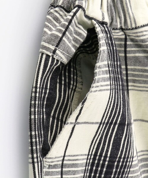 BRANSHES（ブランシェス）の「【23SS】ガーデナーテーパードパンツ/チェック柄（チノパンツ・キッズ・アイボリー/サックスブルー/ライトグリーン・90/130/100/120/160/140/110/150）」の14枚目の写真