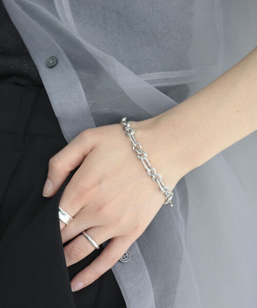 fredy emue（フレディエミュ）の「マンテルチェーンブレスレット（ブレスレット・レディース・シルバー/ゴールド・FREE）」の2枚目の写真