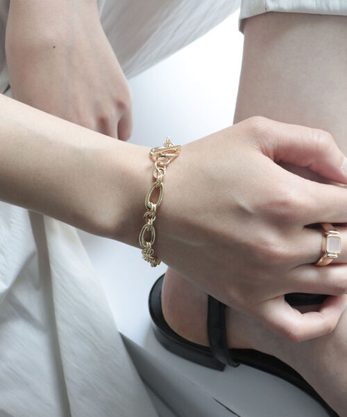 fredy emue（フレディエミュ）の「マンテルチェーンブレスレット（ブレスレット・レディース・シルバー/ゴールド・FREE）」の4枚目の写真