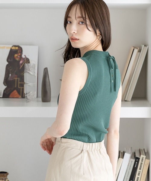 Andemiu(アンデミュウ)の「リブバックボタンプチハイ904568(ニット/セーター・レディース・グリーン/パープル/ブラック/アイボリー・FREE)」の4枚目の写真