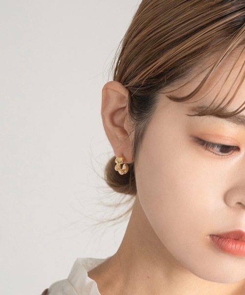 Amiur(エミレ)の「grain pop pierce(ピアス(両耳用)・レディース・シルバー/ゴールド・FREE)」の2枚目の写真