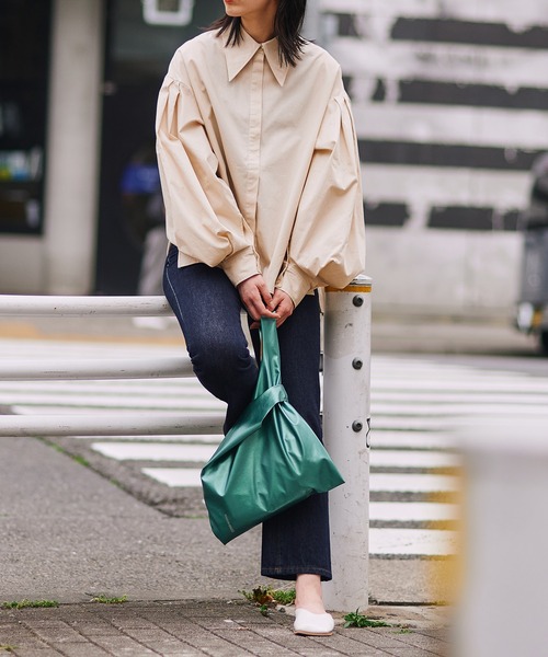 MAISON BREEZE（メゾンブリーズ）の「【MAISON BREEZE】ボリューム袖シャツブラウス 【雑誌掲載アイテム】（シャツ/ブラウス・レディース・サックスブルー/オフホワイト/ブラック/ベージュ・FREE）」の11枚目の写真