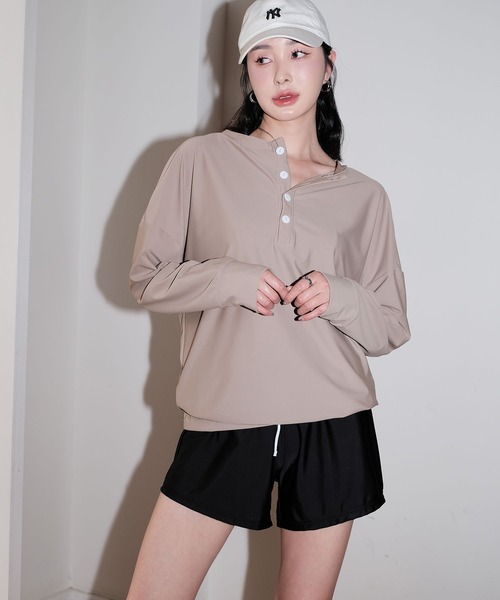 OSYAREVO(オシャレボ)の「水着 レディース 体型カバー ラッシュガード 紫外線カット率 99%以上 UPF50+ uvカット フィットネス 水陸両用 ヘンリーネック ビキニ セットアップ(水着・レディース・ベージュ/カーキオリーブ/セージグリーン/グレイッシュベージュ・MEDIUM/LARGE/X-LARGE)」の21枚目の写真