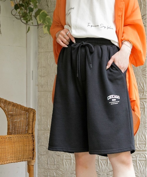 ad thie（アドティエ）の「ワンポイントロゴ スエットハーフパンツ（スウェットパンツ・レディース・グリーン/ブラック/ブルー/オートミール・LARGE/MEDIUM）」の2枚目の写真