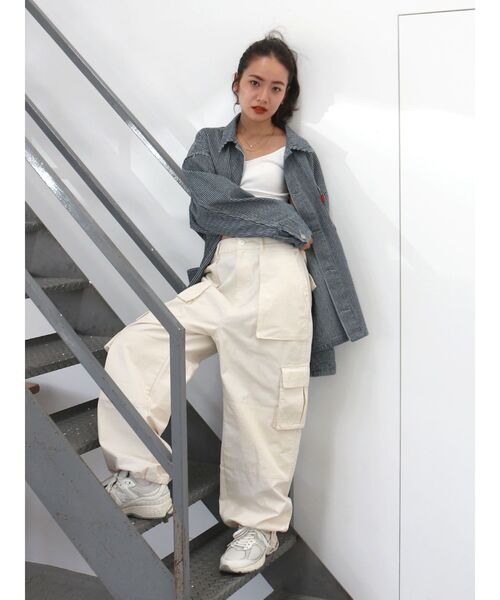 Ungrid（アングリッド）の「ミリタリーボリュームパンツ（カーゴパンツ・レディース・ブラック/カーキ/アイボリー・FREE）」の10枚目の写真