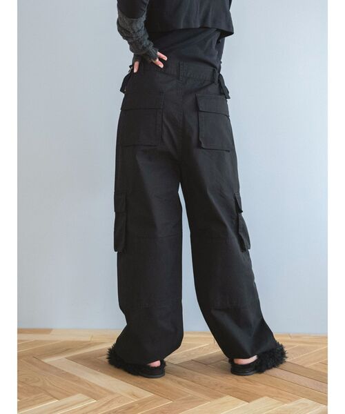 Ungrid（アングリッド）の「ミリタリーボリュームパンツ（カーゴパンツ・レディース・ブラック/カーキ/アイボリー・FREE）」の15枚目の写真