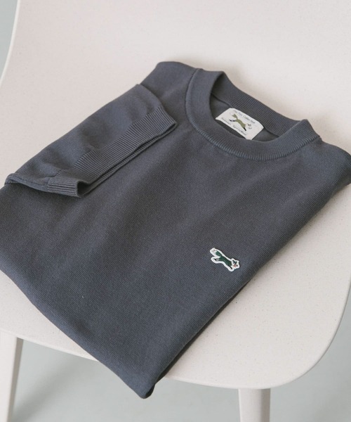 PENNEYS（ぺニーズ）の「『洗濯可』『別注』PENNEYS×DOORS　THE FOX ハイゲージニットTシャツ（ニット/セーター・メンズ・ライトグレー/ブルー/ピンク/スミクロ・MEDIUM/LARGE）」の2枚目の写真