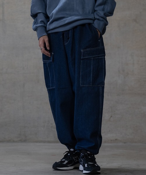 JOHN'S CLOSET（ジョンズクローゼット）の「【i】12ozデニム イージーワイドカーゴパンツ（デニムパンツ・メンズ・ブラック/ケミカルウォッシュ/インディゴブルー/ワンウォッシュ/スミクロ・MEDIUM/LARGE/X-LARGE）」の4枚目の写真