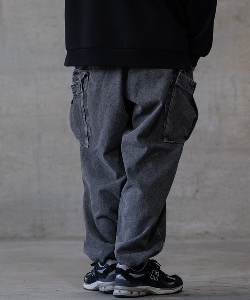 JOHN'S CLOSET（ジョンズクローゼット）の「【i】12ozデニム イージーワイドカーゴパンツ（デニムパンツ・メンズ・ブラック/ケミカルウォッシュ/インディゴブルー/ワンウォッシュ/スミクロ・MEDIUM/LARGE/X-LARGE）」の12枚目の写真