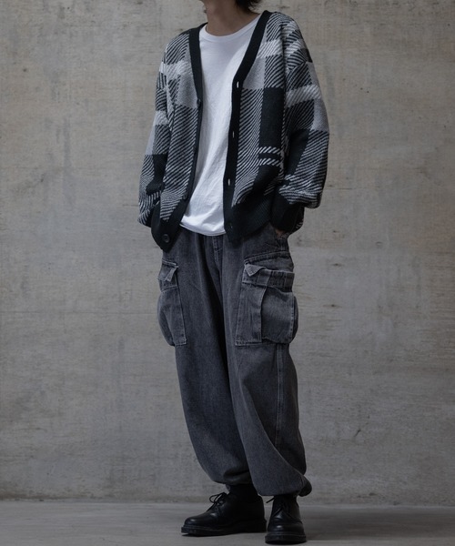 JOHN'S CLOSET（ジョンズクローゼット）の「【i】12ozデニム イージーワイドカーゴパンツ（デニムパンツ・メンズ・ブラック/ケミカルウォッシュ/インディゴブルー/ワンウォッシュ/スミクロ・MEDIUM/LARGE/X-LARGE）」の13枚目の写真