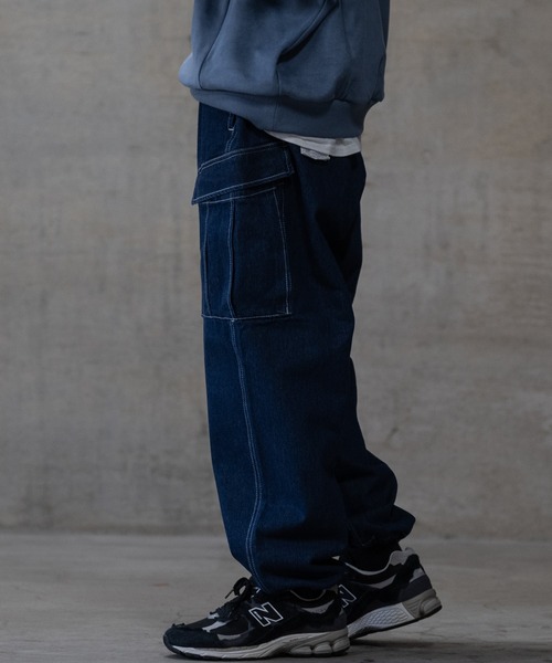 JOHN'S CLOSET（ジョンズクローゼット）の「【i】12ozデニム イージーワイドカーゴパンツ（デニムパンツ・メンズ・ブラック/ケミカルウォッシュ/インディゴブルー/ワンウォッシュ/スミクロ・MEDIUM/LARGE/X-LARGE）」の16枚目の写真