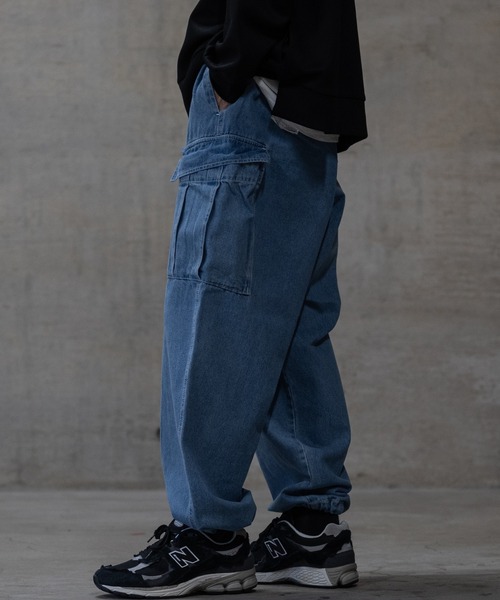 JOHN'S CLOSET（ジョンズクローゼット）の「【i】12ozデニム イージーワイドカーゴパンツ（デニムパンツ・メンズ・ブラック/ケミカルウォッシュ/インディゴブルー/ワンウォッシュ/スミクロ・MEDIUM/LARGE/X-LARGE）」の21枚目の写真