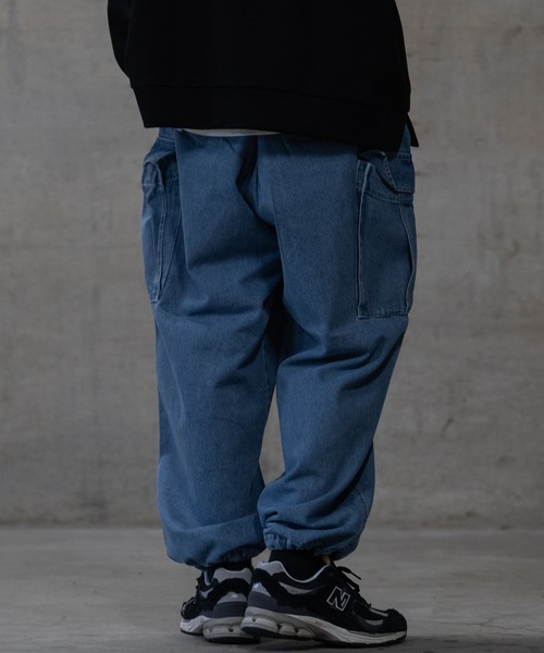 JOHN'S CLOSET（ジョンズクローゼット）の「【i】12ozデニム イージーワイドカーゴパンツ（デニムパンツ・メンズ・ブラック/ケミカルウォッシュ/インディゴブルー/ワンウォッシュ/スミクロ・MEDIUM/LARGE/X-LARGE）」の22枚目の写真