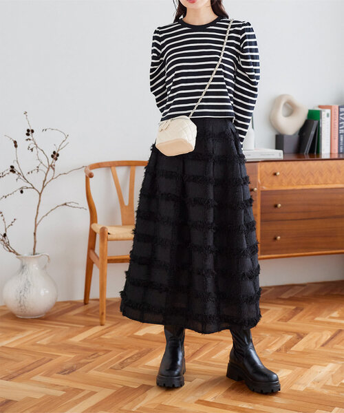 KOBE LETTUCE（コウベレタス）の「[ コットン100% ]ショルダーデザインクロップドトップス（Tシャツ/カットソー・レディース・ホワイト×ブラック/ブラック/ホワイト×ブルー/オフホワイト/ブラック×ホワイト・M）」の2枚目の写真
