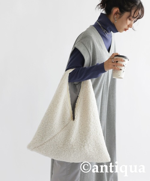 antiqua（アンティカ）の「ボア素材トートバッグ（トートバッグ・レディース・ホワイト/ブラック・FREE）」の3枚目の写真