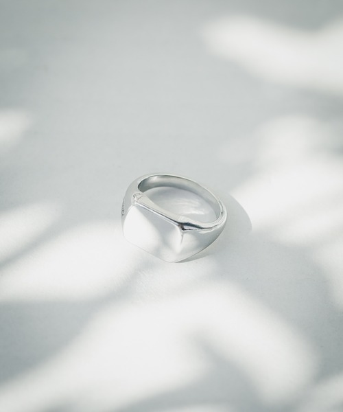 ARCHIVER(アーカイバ)の「【CM】【CALM(カーム)】BRASS Square Signet Ring(リング・レディース・ブラック/シルバー/ゴールド・9号/15号/13号/11号)」の3枚目の写真