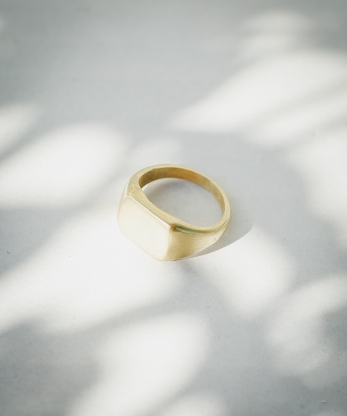 ARCHIVER(アーカイバ)の「【CM】【CALM(カーム)】BRASS Square Signet Ring(リング・レディース・ブラック/シルバー/ゴールド・9号/15号/13号/11号)」の1枚目の写真