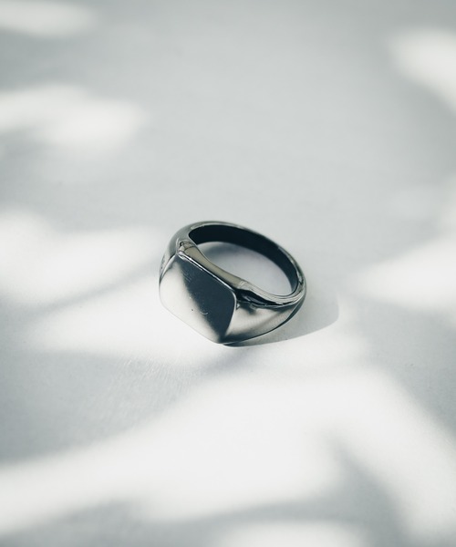 ARCHIVER(アーカイバ)の「【CM】【CALM(カーム)】BRASS Square Signet Ring(リング・レディース・ブラック/シルバー/ゴールド・9号/15号/13号/11号)」の2枚目の写真
