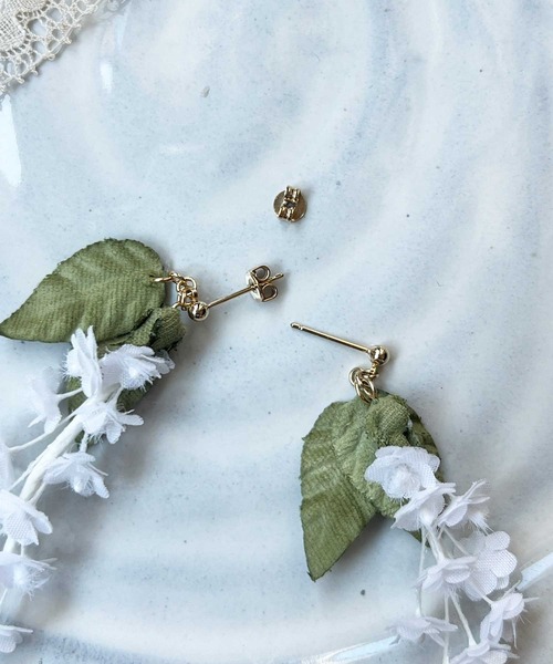 m.soeur（エムスール）の「ヤマゴボウとリーフのピアス（ピアス（両耳用）・レディース・グリーン・FREE）」の4枚目の写真
