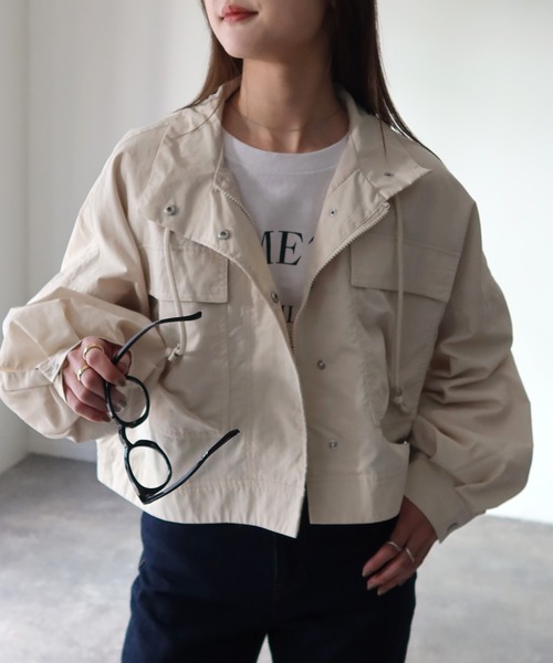 Riberry（リベリー）の「スタンドカラーミリタリーショートジャケット（ミリタリージャケット・レディース・カーキ/アイボリー/ブラック/グレイッシュベージュ・MEDIUM）」の11枚目の写真