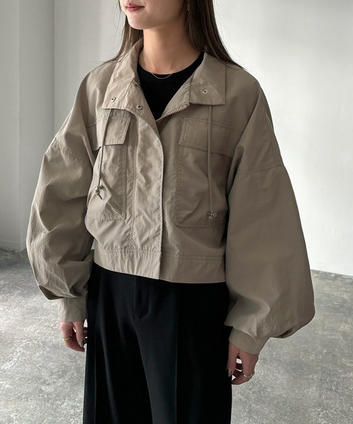 Riberry（リベリー）の「スタンドカラーミリタリーショートジャケット（ミリタリージャケット・レディース・カーキ/アイボリー/ブラック/グレイッシュベージュ・MEDIUM）」の12枚目の写真