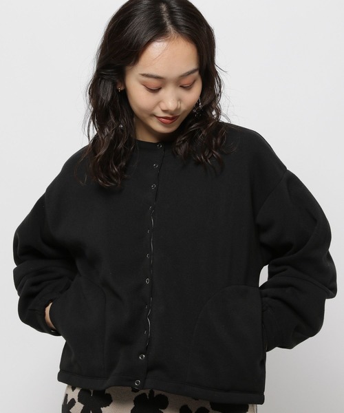 niko and...(ニコアンド)の「袖ボリュームボタン裏毛カーディガン(Tシャツ/カットソー・レディース・ブラック/レッド/オフホワイト・MEDIUM/LARGE)」の2枚目の写真