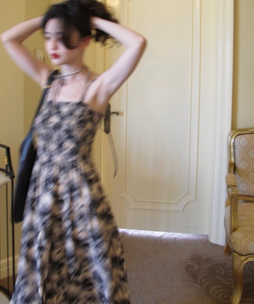 GEMEDA(ジェメダ)の「花柄キャミワンピース(ワンピース・レディース・レッド/ブラック系・M)」の16枚目の写真