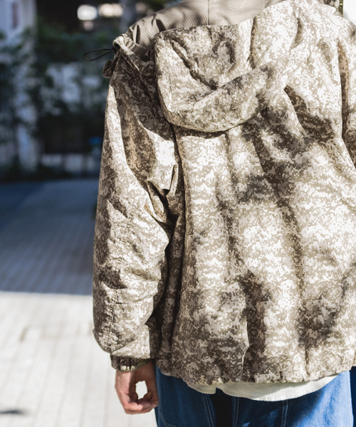 417 EDIFICE(フォーワンセブンエディフィス)の「マウンテンショートパーカー / mountain short parka(マウンテンパーカー・メンズ・ブラック/チャコールグレー/ベージュ・MEDIUM/LARGE)」の8枚目の写真