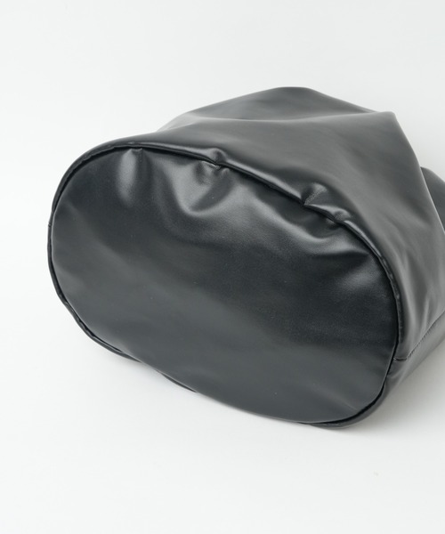 WEGO（ウィゴー）の「WEGO/レザータッチ2WAY巾着ショルダー（ショルダーバッグ・レディース・シルバー/ブラック・FREE）」の15枚目の写真