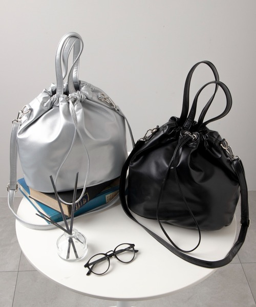 WEGO（ウィゴー）の「WEGO/レザータッチ2WAY巾着ショルダー（ショルダーバッグ・レディース・シルバー/ブラック・FREE）」の3枚目の写真