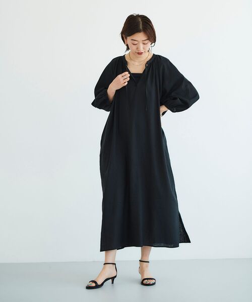 le.coeur blanc(ルクールブラン)の「レーヨン麻ギャザーワンピース(ワンピース・レディース・ブラック/ベージュ・38)」の2枚目の写真