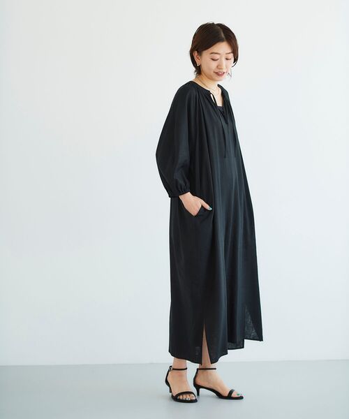 le.coeur blanc(ルクールブラン)の「レーヨン麻ギャザーワンピース(ワンピース・レディース・ブラック/ベージュ・38)」の8枚目の写真