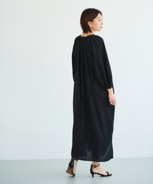 le.coeur blanc(ルクールブラン)の「レーヨン麻ギャザーワンピース(ワンピース・レディース・ブラック/ベージュ・38)」の9枚目の写真