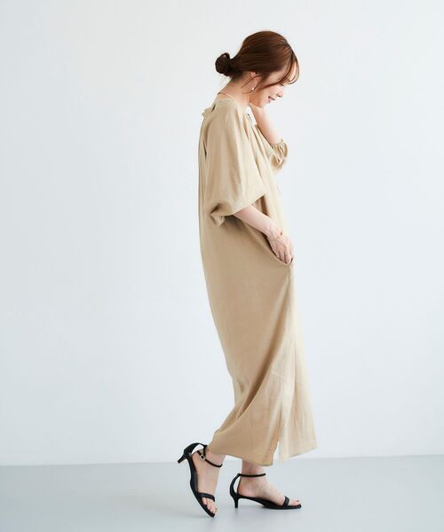 le.coeur blanc(ルクールブラン)の「レーヨン麻ギャザーワンピース(ワンピース・レディース・ブラック/ベージュ・38)」の18枚目の写真
