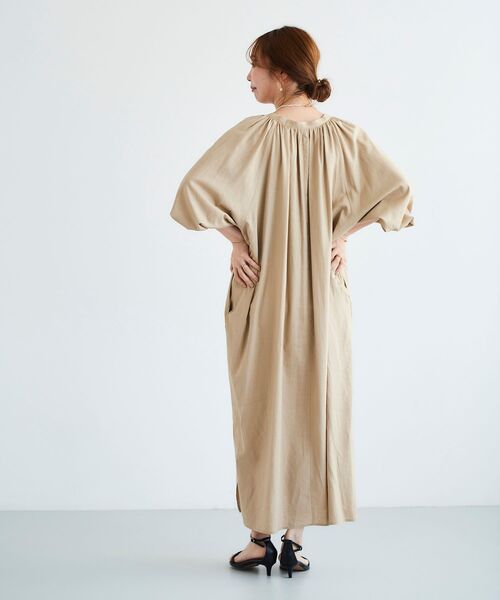 le.coeur blanc(ルクールブラン)の「レーヨン麻ギャザーワンピース(ワンピース・レディース・ブラック/ベージュ・38)」の20枚目の写真