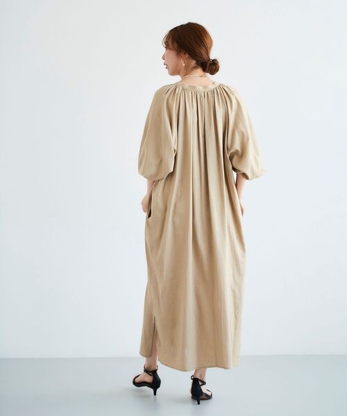 le.coeur blanc(ルクールブラン)の「レーヨン麻ギャザーワンピース(ワンピース・レディース・ブラック/ベージュ・38)」の21枚目の写真