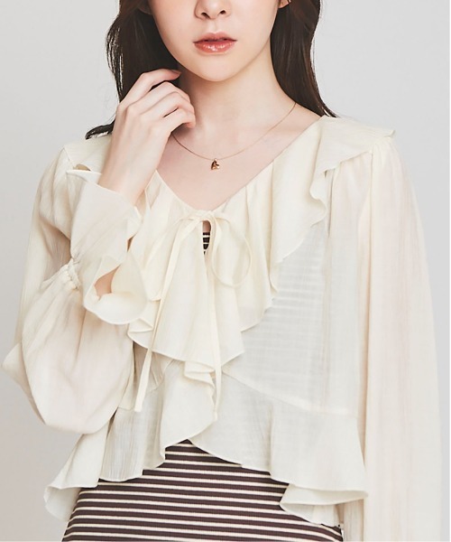 31 Sons de mode(トランテアン ソン ドゥ モード)の「フリルカーディガン(カーディガン/ボレロ・レディース・オフホワイト/ブラック/サックスブルー・36)」の1枚目の写真