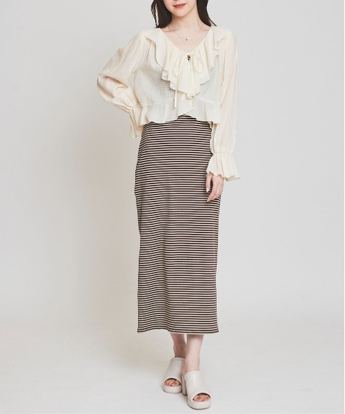 31 Sons de mode(トランテアン ソン ドゥ モード)の「フリルカーディガン(カーディガン/ボレロ・レディース・オフホワイト/ブラック/サックスブルー・36)」の5枚目の写真