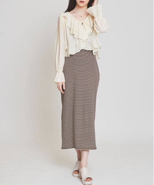 31 Sons de mode(トランテアン ソン ドゥ モード)の「フリルカーディガン(カーディガン/ボレロ・レディース・オフホワイト/ブラック/サックスブルー・36)」の6枚目の写真