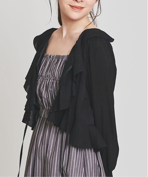 31 Sons de mode(トランテアン ソン ドゥ モード)の「フリルカーディガン(カーディガン/ボレロ・レディース・オフホワイト/ブラック/サックスブルー・36)」の7枚目の写真