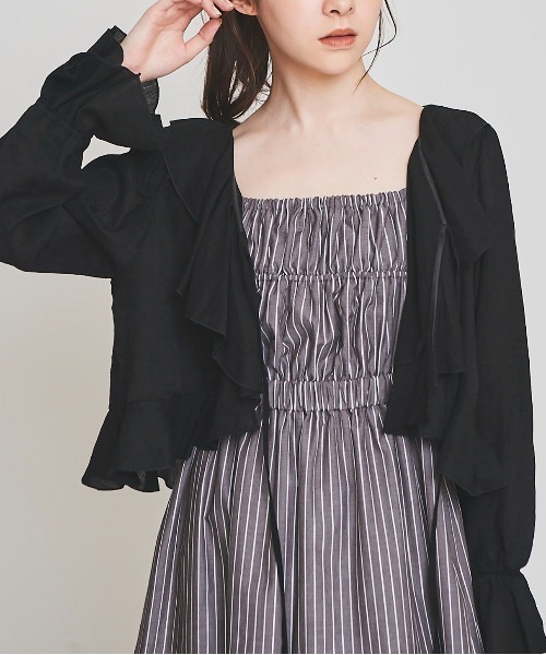 31 Sons de mode(トランテアン ソン ドゥ モード)の「フリルカーディガン(カーディガン/ボレロ・レディース・オフホワイト/ブラック/サックスブルー・36)」の8枚目の写真