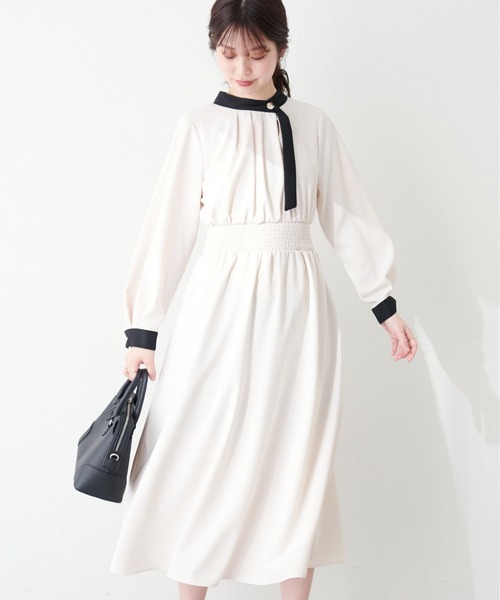 natural couture(ナチュラルクチュール)の「金釦アシメネックボータイワンピース(ワンピース・レディース・ネイビー/アイボリー/その他1/その他2/グレイッシュベージュ・FREE)」の2枚目の写真