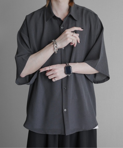 KUUUPY(クーピー)の「【接触冷感機能付き】Grainy Basic Regular Collar Short-Sleeve Shirt - 杢調ベーシックレギュラーカラー半袖シャツ(シャツ/ブラウス・メンズ・ブルー/グレー/ダークグリーン/チャコールグレー・LARGE/SMALL/MEDIUM)」の2枚目の写真