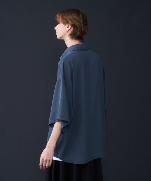 KUUUPY(クーピー)の「【接触冷感機能付き】Grainy Basic Regular Collar Short-Sleeve Shirt - 杢調ベーシックレギュラーカラー半袖シャツ(シャツ/ブラウス・メンズ・ブルー/グレー/ダークグリーン/チャコールグレー・LARGE/SMALL/MEDIUM)」の21枚目の写真