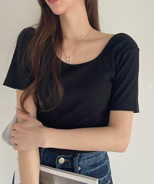 Ada.(エイダ)の「ディープUネック バックシャン リブ タイト トップス(Tシャツ/カットソー・レディース・ブルー/ベビーピンク/アイボリー/ブラック・FREE)」の3枚目の写真